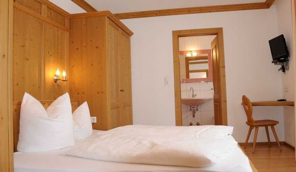Das Gaestehaus Schneider Am Dorfplatz Alpbach Bagian luar foto