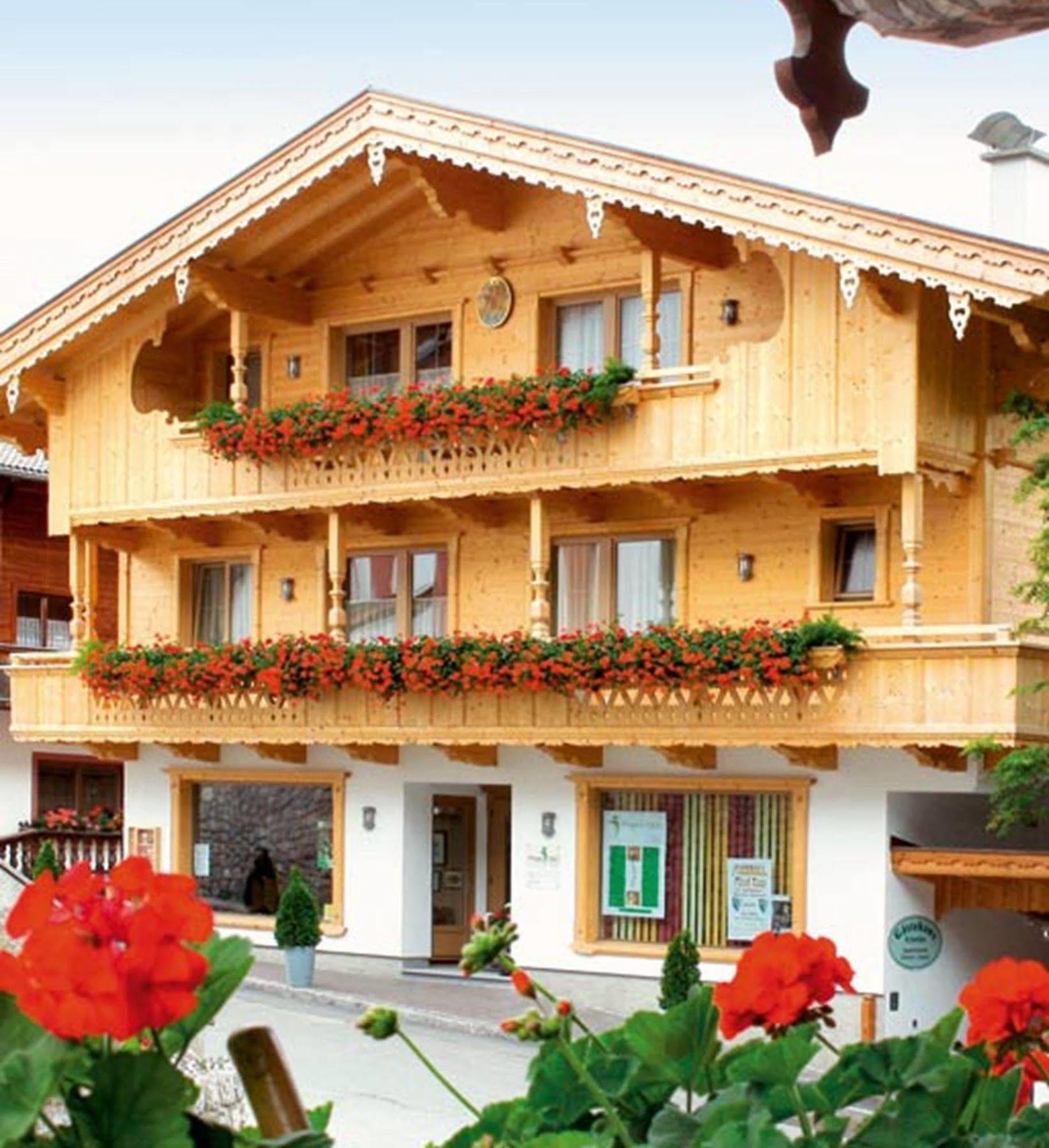 Das Gaestehaus Schneider Am Dorfplatz Alpbach Bagian luar foto
