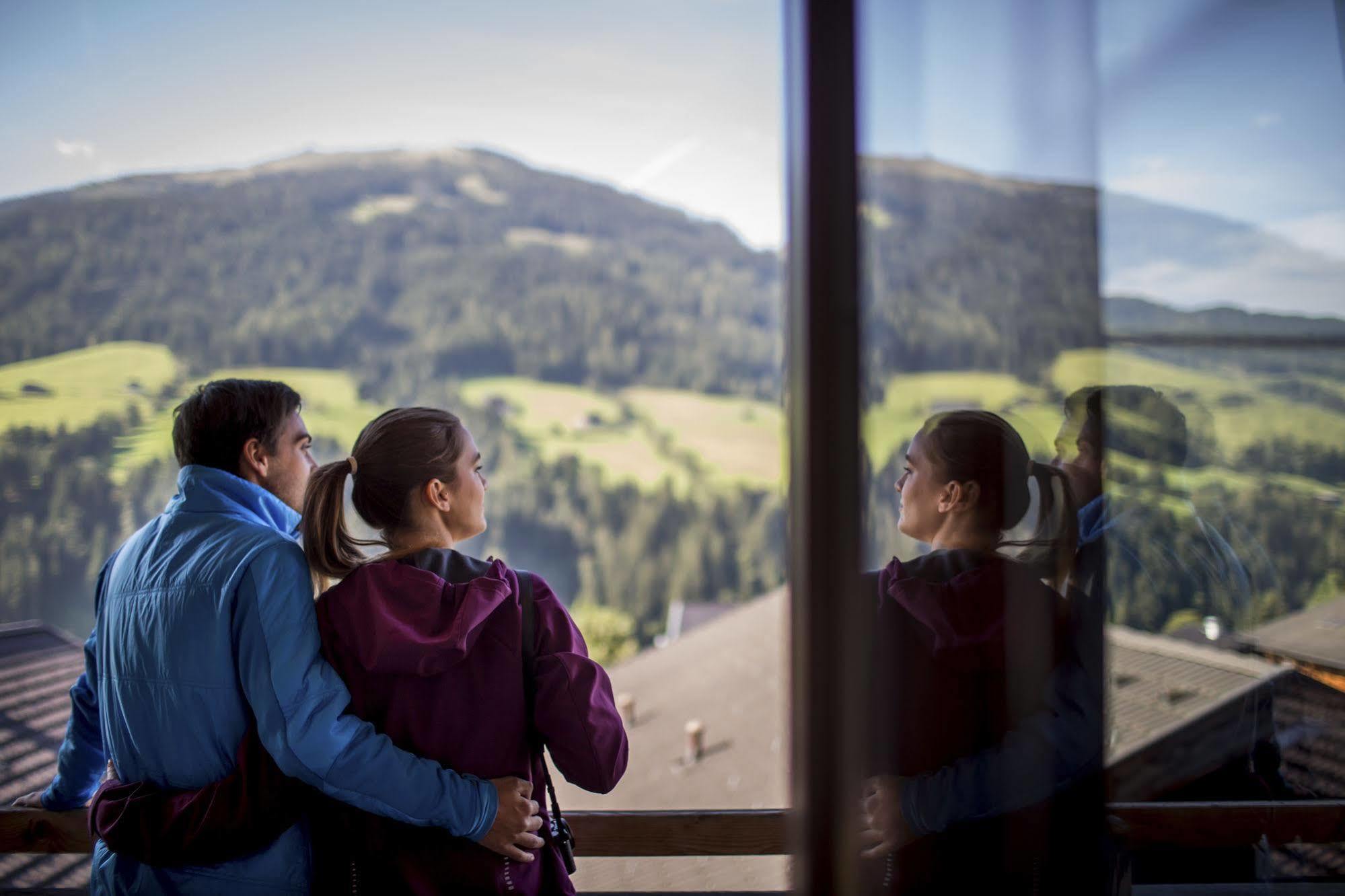 Das Gaestehaus Schneider Am Dorfplatz Alpbach Bagian luar foto