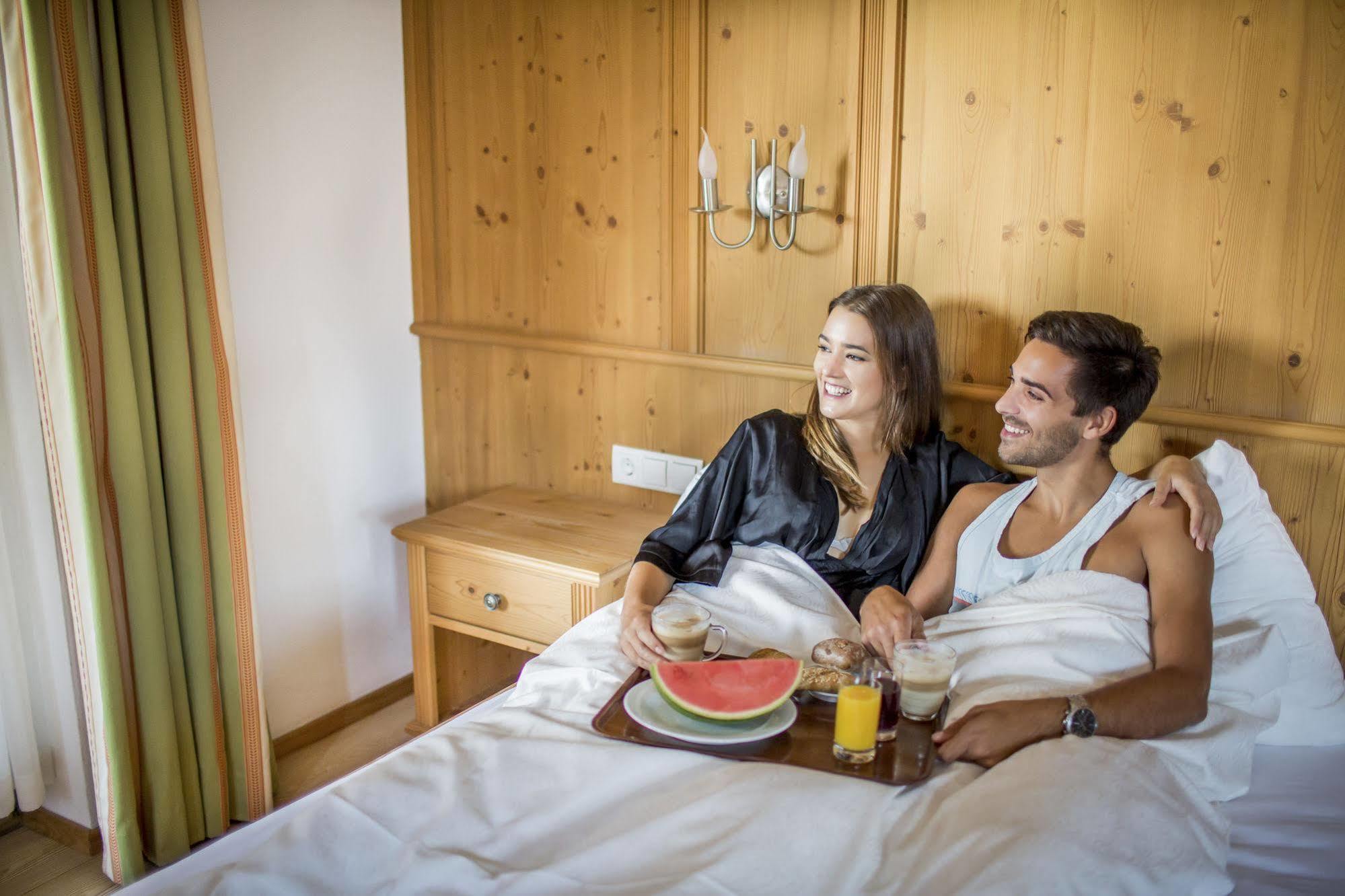 Das Gaestehaus Schneider Am Dorfplatz Alpbach Bagian luar foto