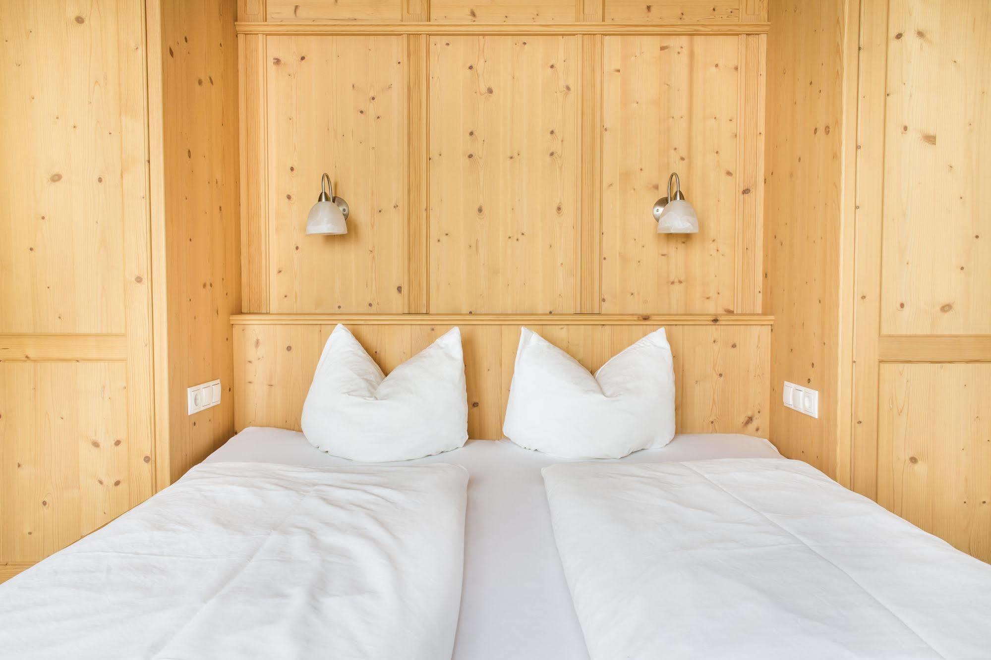 Das Gaestehaus Schneider Am Dorfplatz Alpbach Bagian luar foto