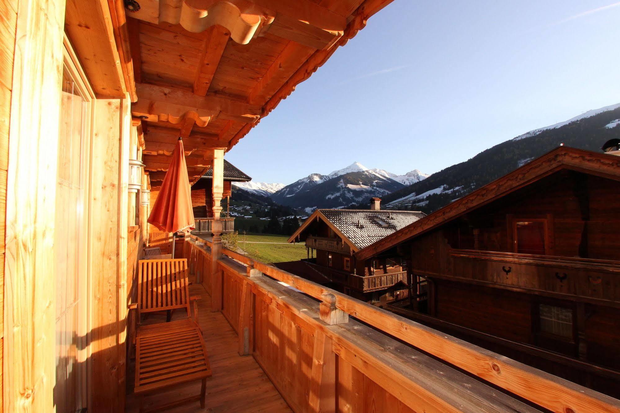 Das Gaestehaus Schneider Am Dorfplatz Alpbach Bagian luar foto