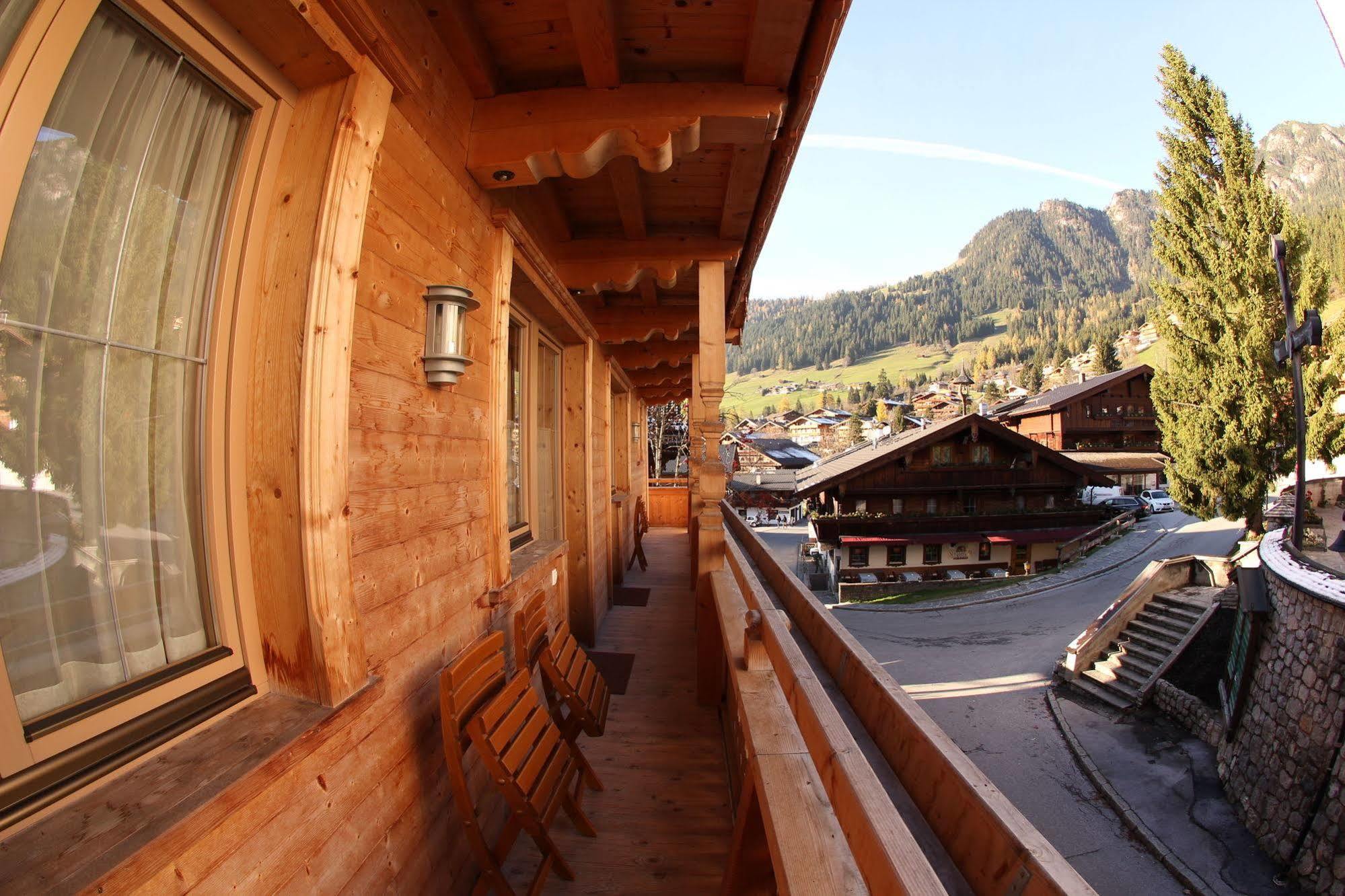Das Gaestehaus Schneider Am Dorfplatz Alpbach Bagian luar foto