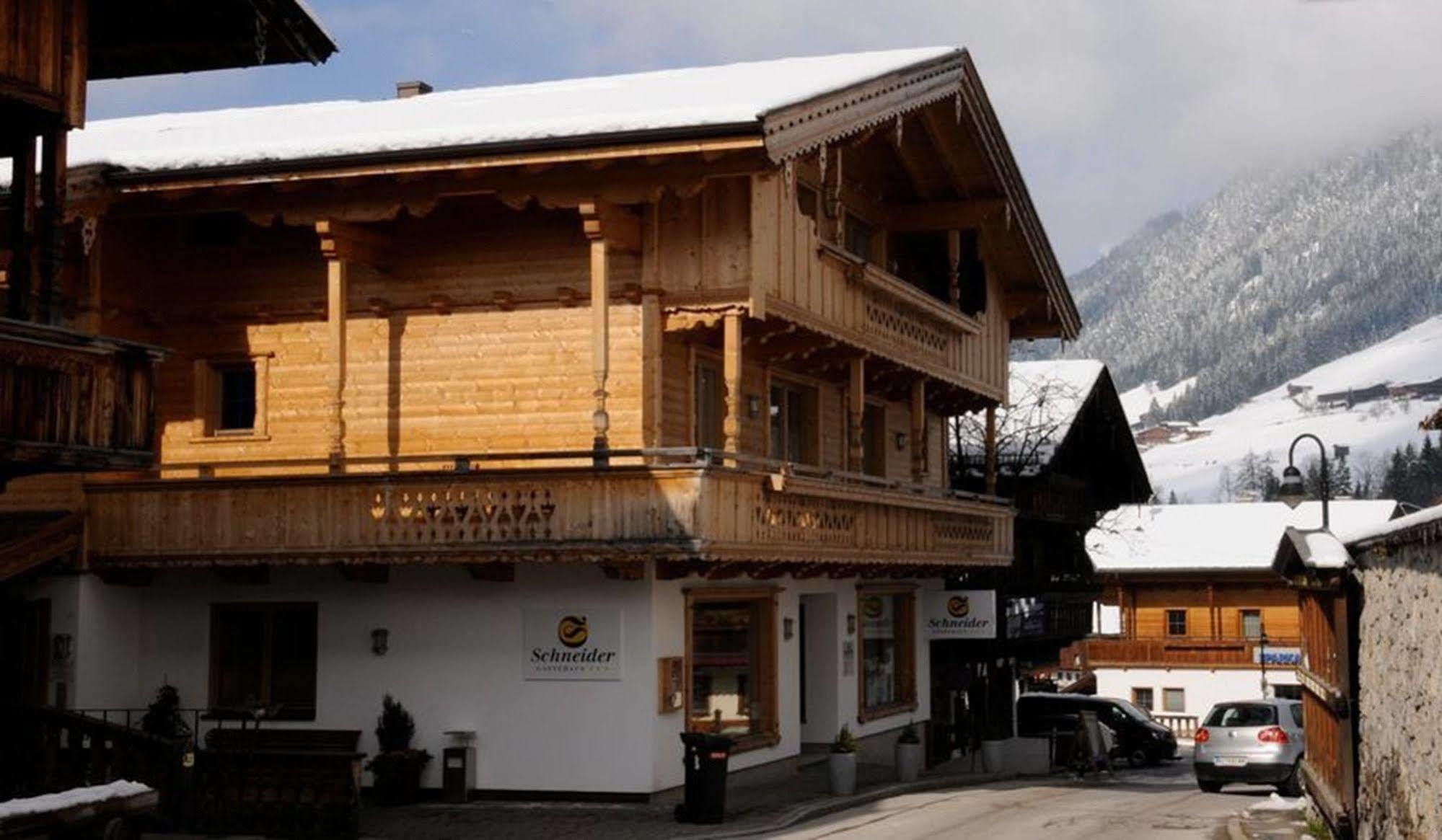 Das Gaestehaus Schneider Am Dorfplatz Alpbach Bagian luar foto