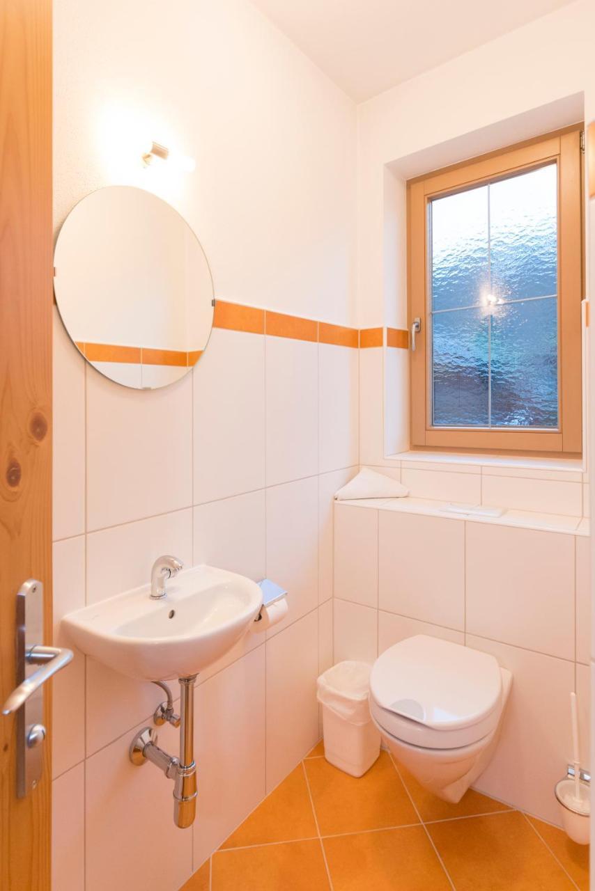 Das Gaestehaus Schneider Am Dorfplatz Alpbach Bagian luar foto