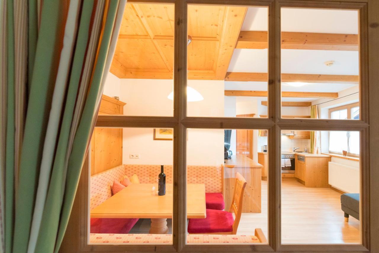 Das Gaestehaus Schneider Am Dorfplatz Alpbach Bagian luar foto