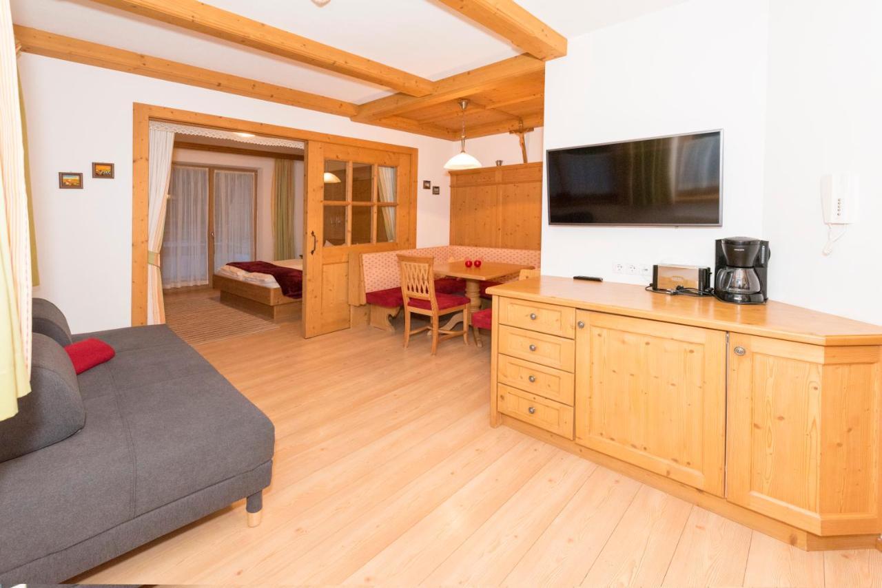 Das Gaestehaus Schneider Am Dorfplatz Alpbach Bagian luar foto