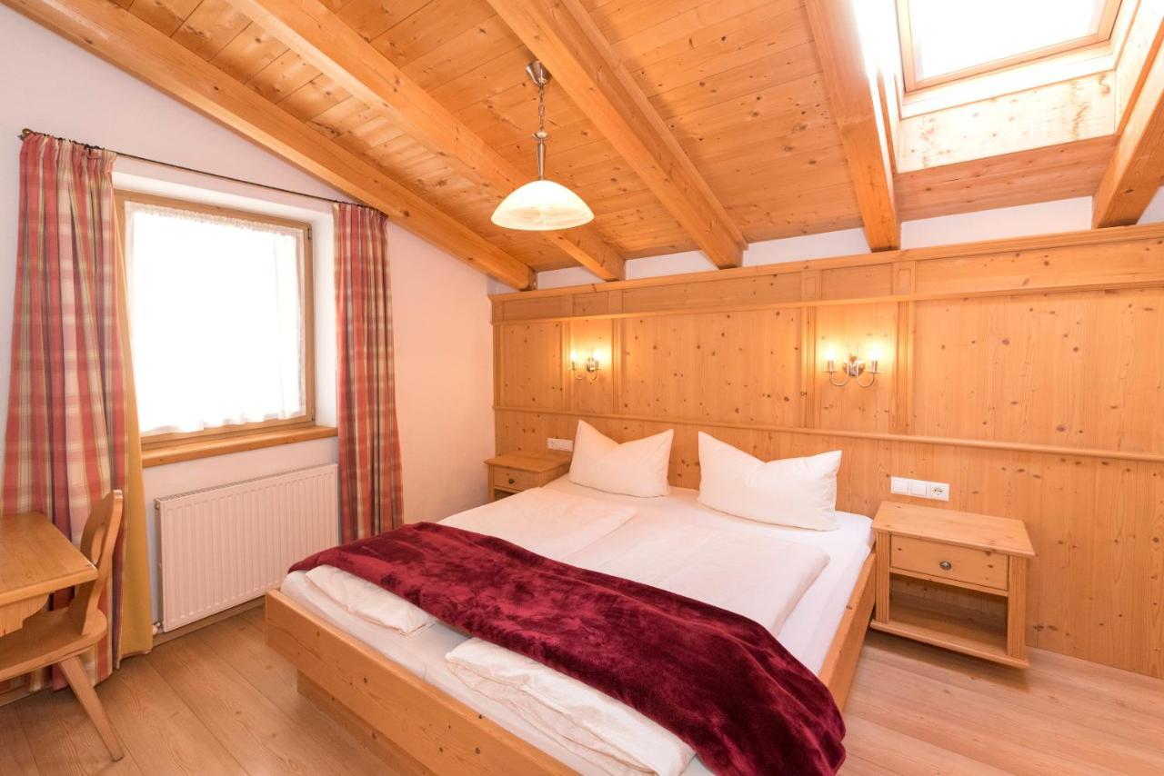 Das Gaestehaus Schneider Am Dorfplatz Alpbach Bagian luar foto