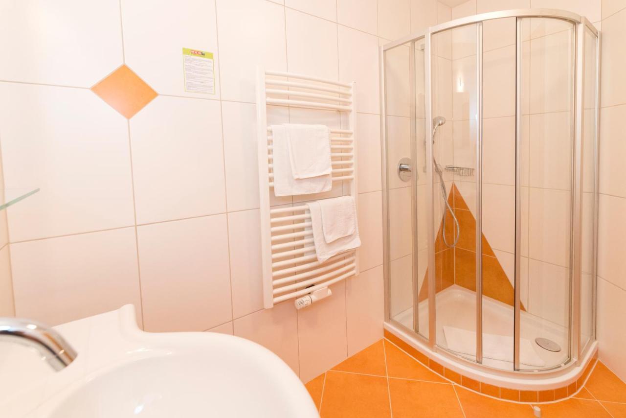Das Gaestehaus Schneider Am Dorfplatz Alpbach Bagian luar foto