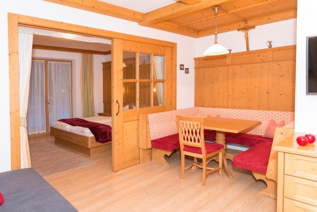 Das Gaestehaus Schneider Am Dorfplatz Alpbach Bagian luar foto