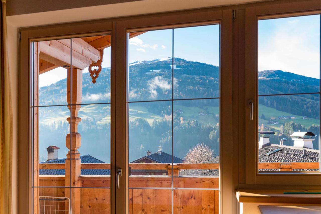 Das Gaestehaus Schneider Am Dorfplatz Alpbach Bagian luar foto