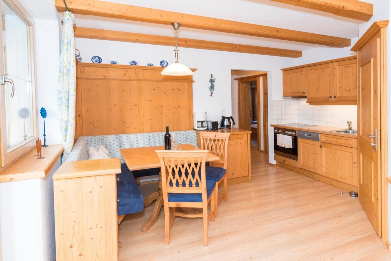 Das Gaestehaus Schneider Am Dorfplatz Alpbach Bagian luar foto