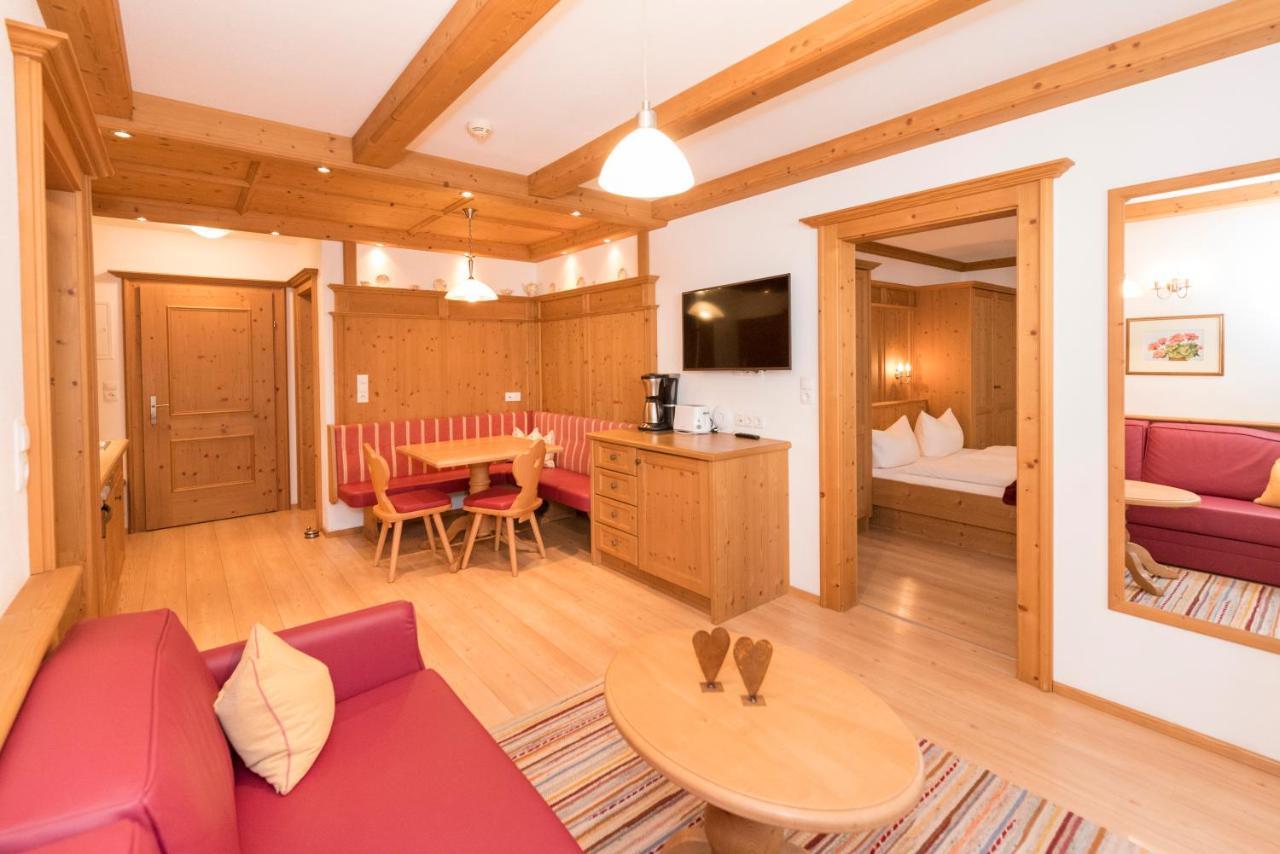 Das Gaestehaus Schneider Am Dorfplatz Alpbach Bagian luar foto