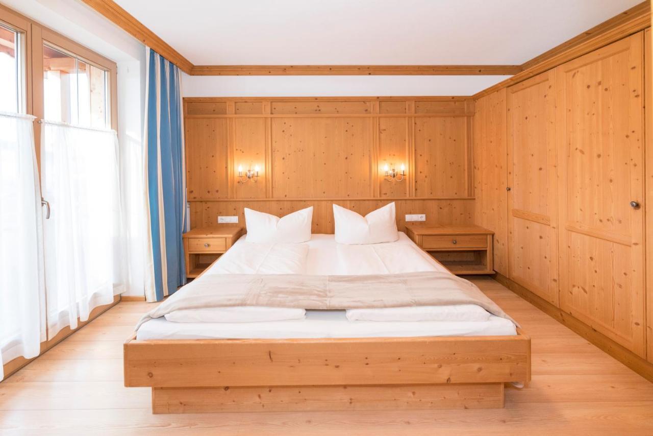 Das Gaestehaus Schneider Am Dorfplatz Alpbach Bagian luar foto