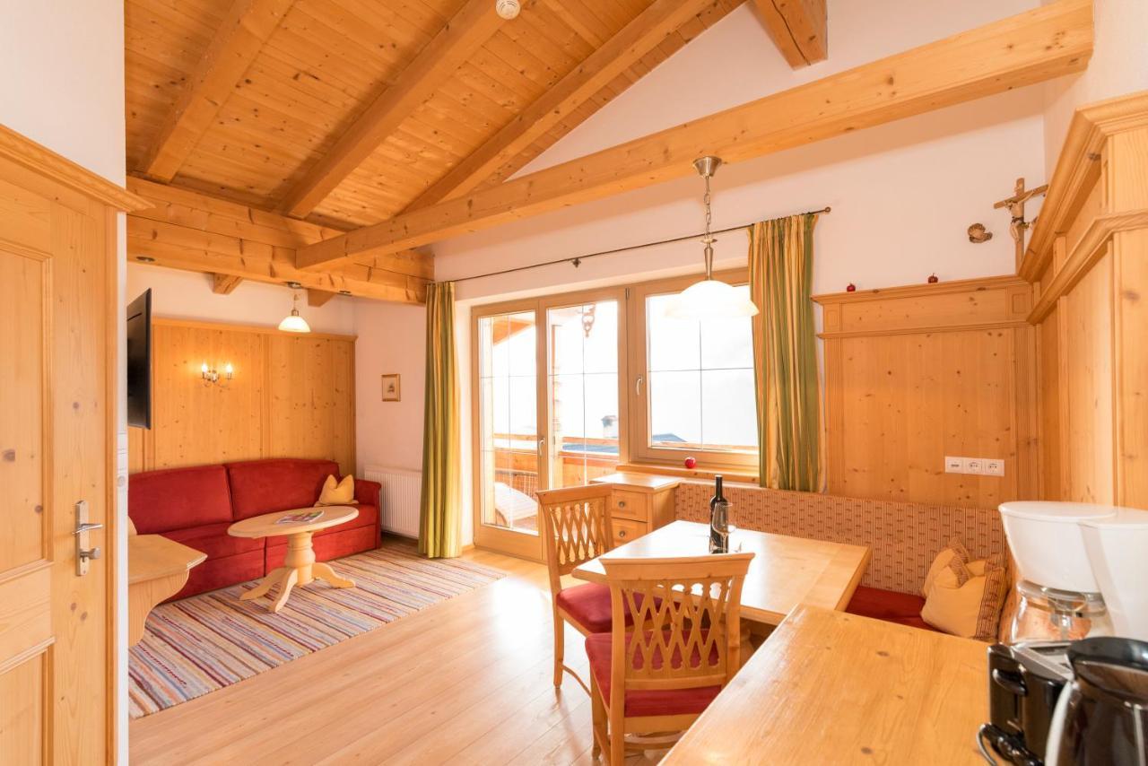 Das Gaestehaus Schneider Am Dorfplatz Alpbach Bagian luar foto