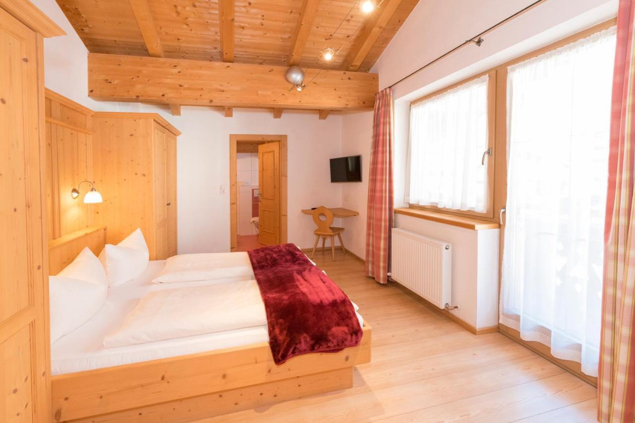 Das Gaestehaus Schneider Am Dorfplatz Alpbach Bagian luar foto